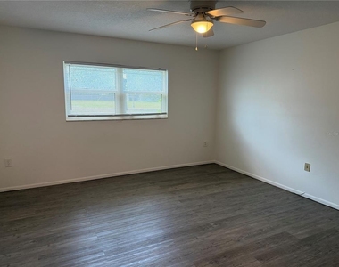 245 Center Road - Photo Thumbnail 9