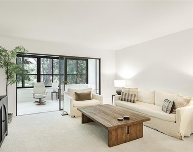 303 Springdale Drive - Photo Thumbnail 8