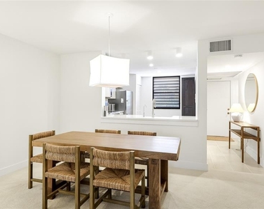 303 Springdale Drive - Photo Thumbnail 7