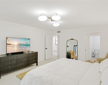 303 Springdale Drive - Photo Thumbnail 14