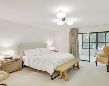 303 Springdale Drive - Photo Thumbnail 12