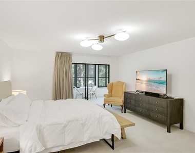 303 Springdale Drive - Photo Thumbnail 13