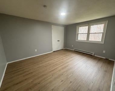 9 White Oak Road - Photo Thumbnail 4