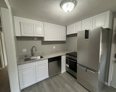 9 White Oak Road - Photo Thumbnail 8