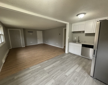 9 White Oak Road - Photo Thumbnail 2