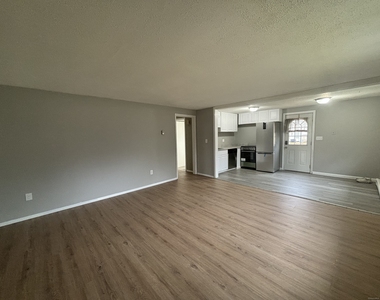 9 White Oak Road - Photo Thumbnail 3