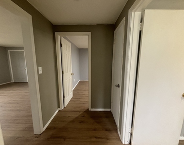 9 White Oak Road - Photo Thumbnail 7