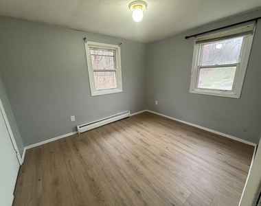 9 White Oak Road - Photo Thumbnail 5
