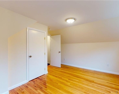 145 Rooster River Boulevard - Photo Thumbnail 24