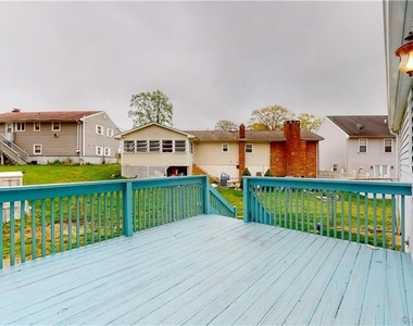145 Rooster River Boulevard - Photo Thumbnail 30