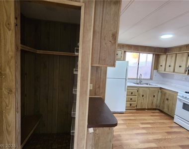 1111 W Hardy Lane - Photo Thumbnail 9