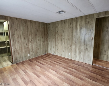1111 W Hardy Lane - Photo Thumbnail 24