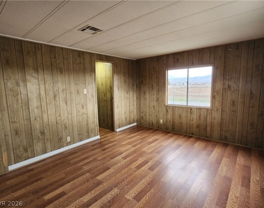 1111 W Hardy Lane - Photo Thumbnail 14