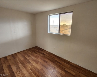 1111 W Hardy Lane - Photo Thumbnail 28