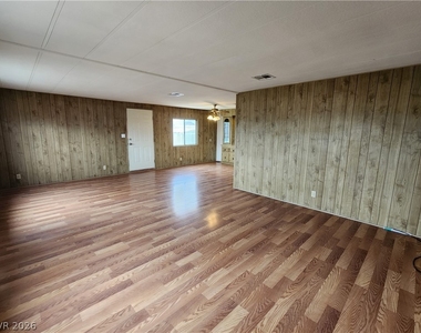 1111 W Hardy Lane - Photo Thumbnail 3
