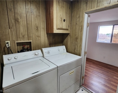 1111 W Hardy Lane - Photo Thumbnail 26