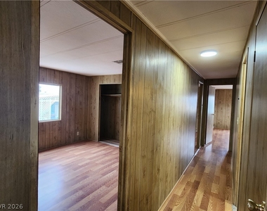 1111 W Hardy Lane - Photo Thumbnail 10
