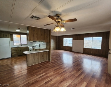 1111 W Hardy Lane - Photo Thumbnail 4