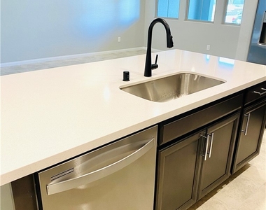 11597 Alpine Cove Avenue - Photo Thumbnail 14