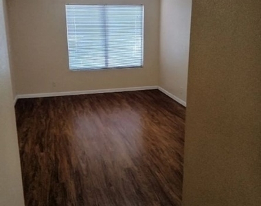 6749 Oak Valley Drive - Photo Thumbnail 10
