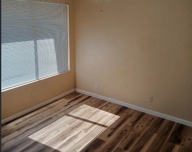6749 Oak Valley Drive - Photo Thumbnail 9