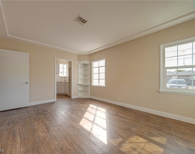 914 S 4th Street - Photo Thumbnail 2