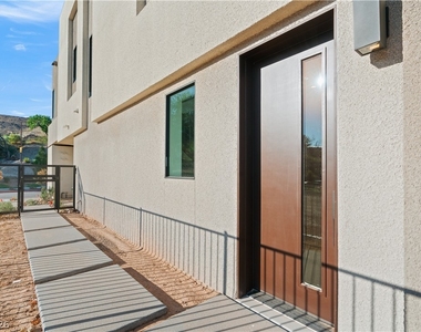 66 Lakefront Drive - Photo Thumbnail 8