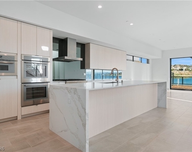 66 Lakefront Drive - Photo Thumbnail 13