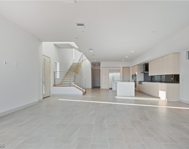 66 Lakefront Drive - Photo Thumbnail 18