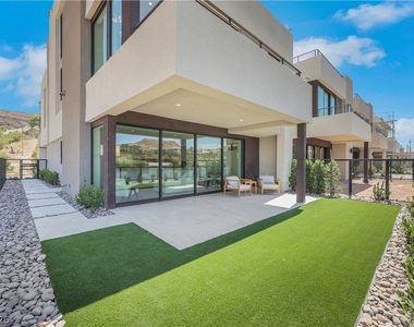 66 Lakefront Drive - Photo Thumbnail 68