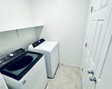 850 Bronzite Street - Photo Thumbnail 8