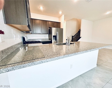 850 Bronzite Street - Photo Thumbnail 3