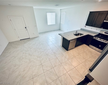 850 Bronzite Street - Photo Thumbnail 21