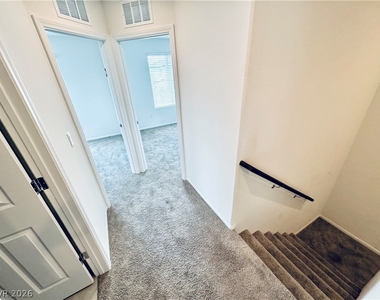 850 Bronzite Street - Photo Thumbnail 7