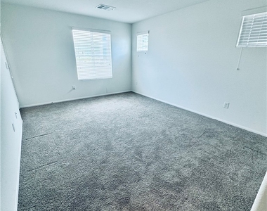 850 Bronzite Street - Photo Thumbnail 9