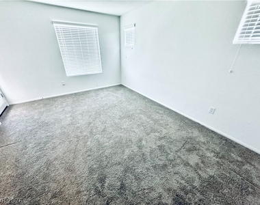 850 Bronzite Street - Photo Thumbnail 31