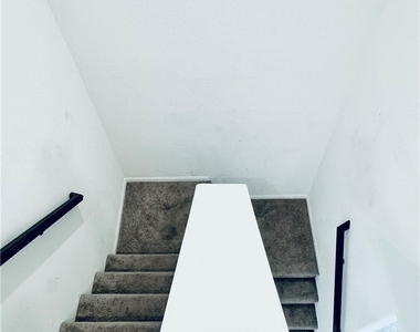 850 Bronzite Street - Photo Thumbnail 5