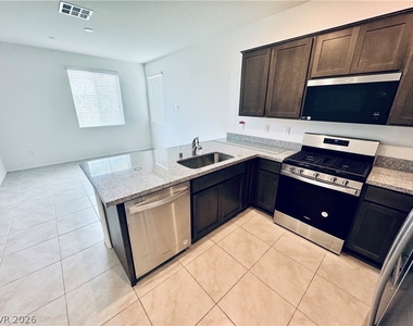 850 Bronzite Street - Photo Thumbnail 20