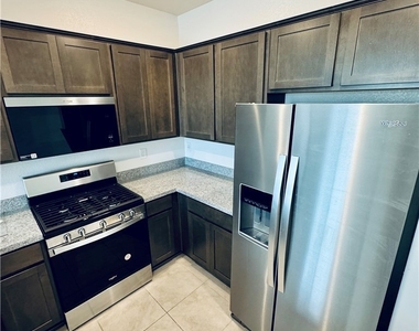 850 Bronzite Street - Photo Thumbnail 19