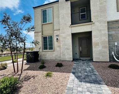 850 Bronzite Street - Photo Thumbnail 1
