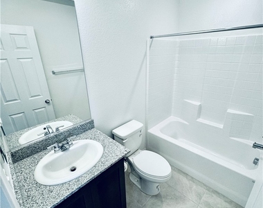 850 Bronzite Street - Photo Thumbnail 6
