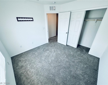 850 Bronzite Street - Photo Thumbnail 17