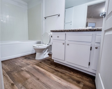 5055 W Hacienda Avenue - Photo Thumbnail 15