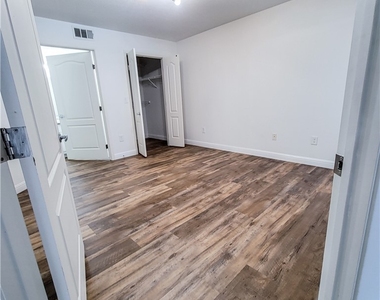 5055 W Hacienda Avenue - Photo Thumbnail 17