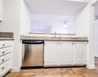 5055 W Hacienda Avenue - Photo Thumbnail 10