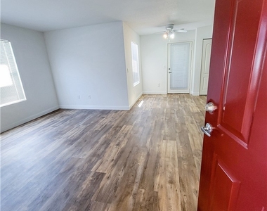 5055 W Hacienda Avenue - Photo Thumbnail 20