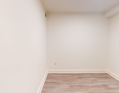 10 Hanover Square - Photo Thumbnail 3
