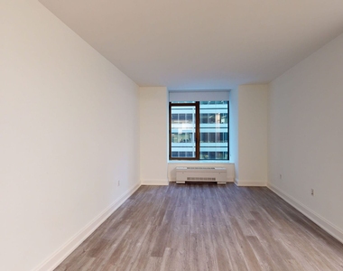 10 Hanover Square - Photo Thumbnail 1