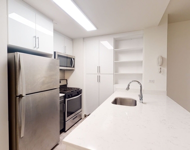 10 Hanover Square - Photo Thumbnail 2