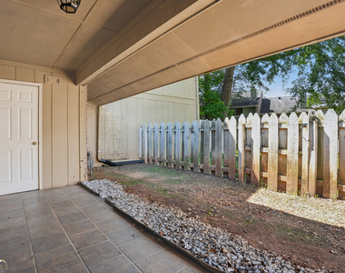 2035 Powers Ferry Trace Se - Photo Thumbnail 23